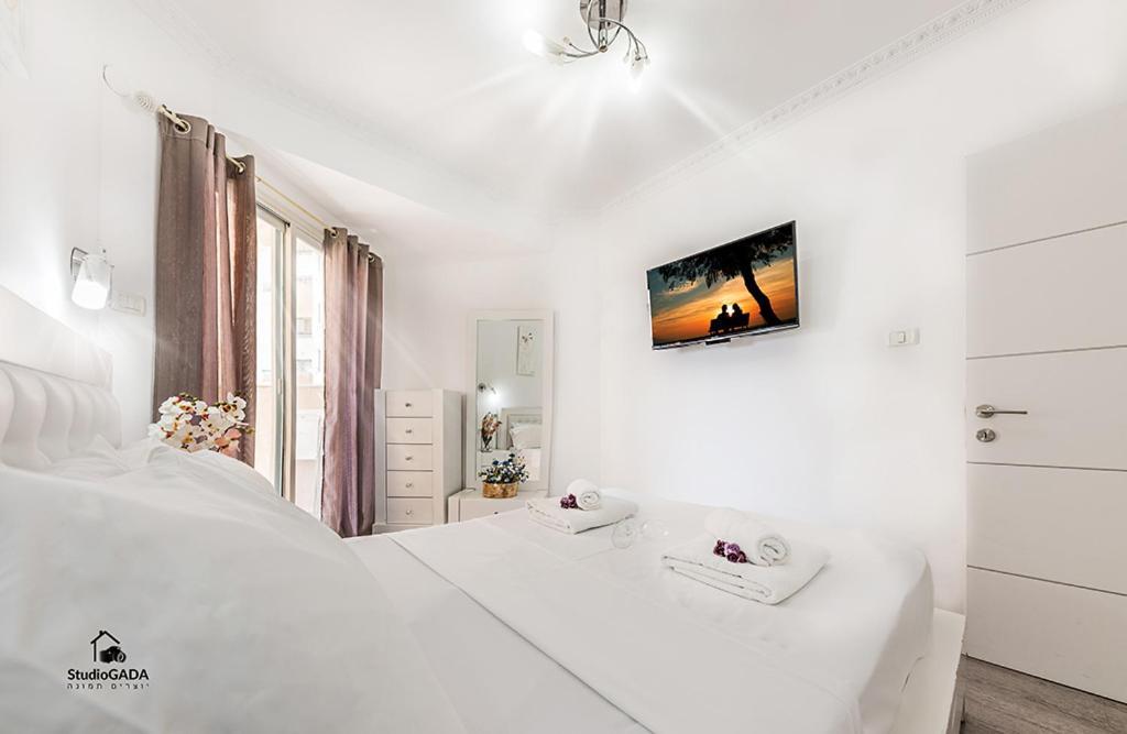 Kings & Queens By The Lake Apartment Tiberias Exterior photo